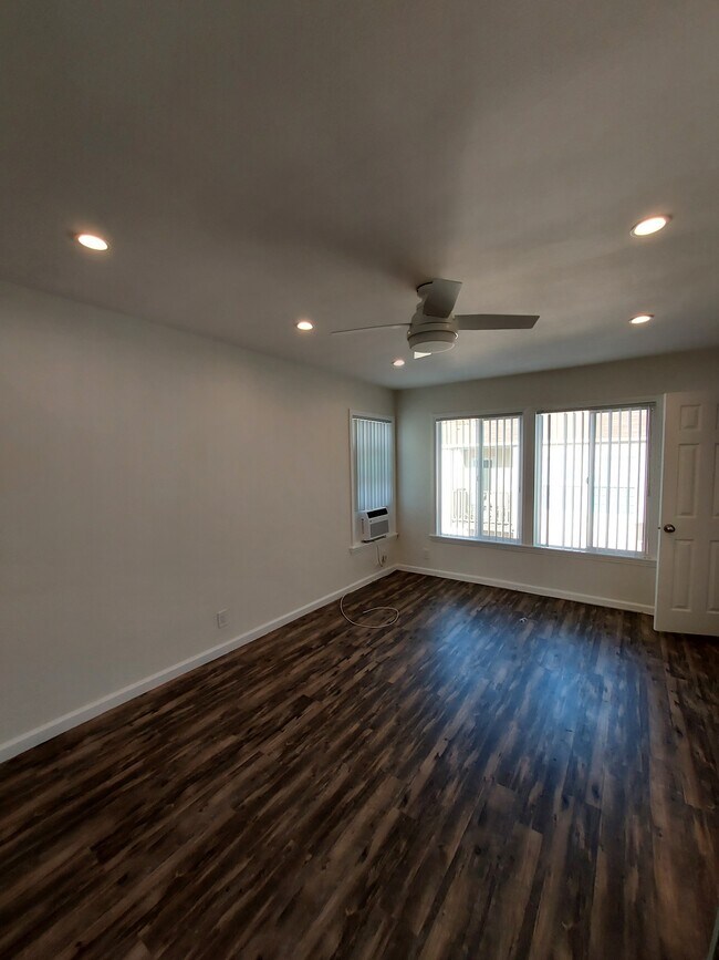 Building Photo - 1717 N Glenoaks Blvd