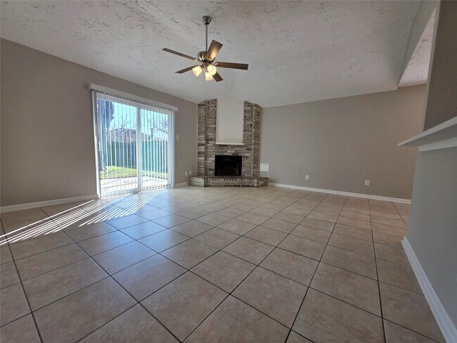 Foto del edificio - 406 Capehill Dr