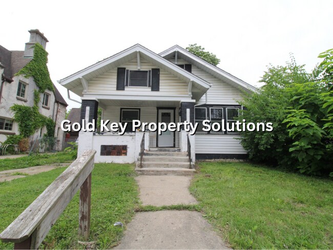 Foto del edificio - REDUCED PRICE!! Spacious 3 BR 1 BA House with Dining Room and Fenced Backyard. (SECTION 8 APPROVED)