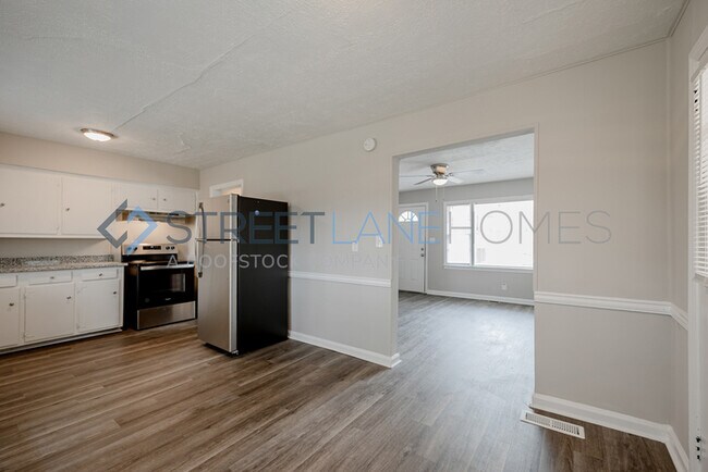 Building Photo - NOW OFFERING $250 OFF FIRST FULL MONTH IF ...