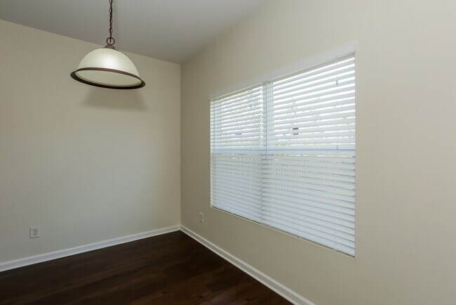 Foto del edificio - 6731 Sequoia Hills Dr