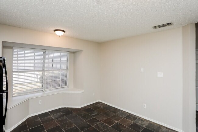 Foto del edificio - 7112 Woodhinge Dr