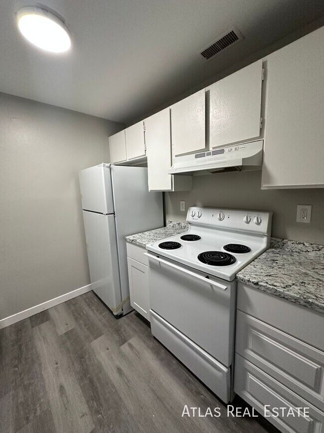 Building Photo - 1825 Zebulon Dr