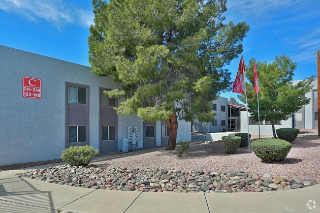 Foto del edificio - Mountain Lakes Apartments