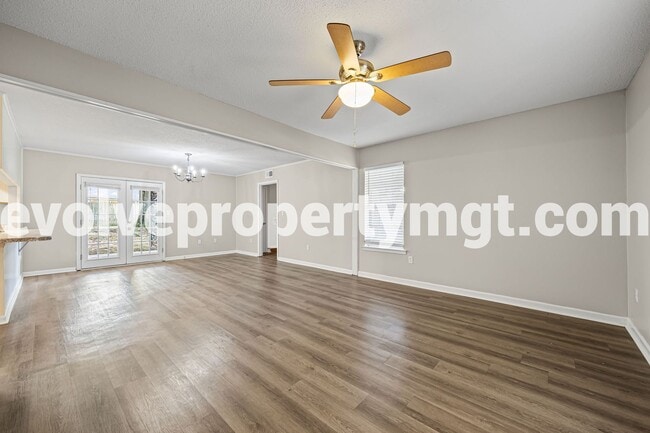 Building Photo - Charming Collierville home in PRIME location!