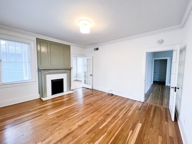 Den - 501 E 49th St