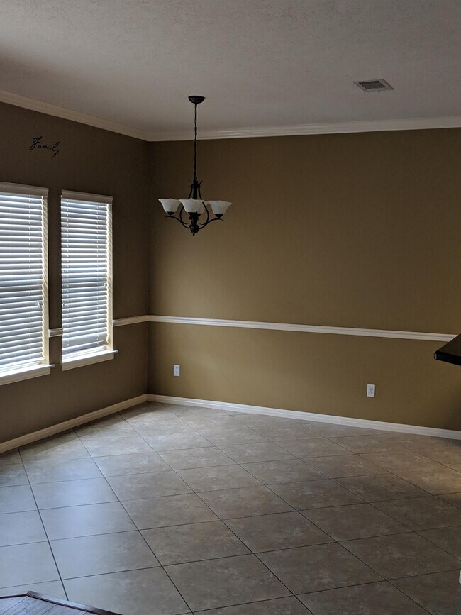 Foto del edificio - 8005 Blue Bonnet St