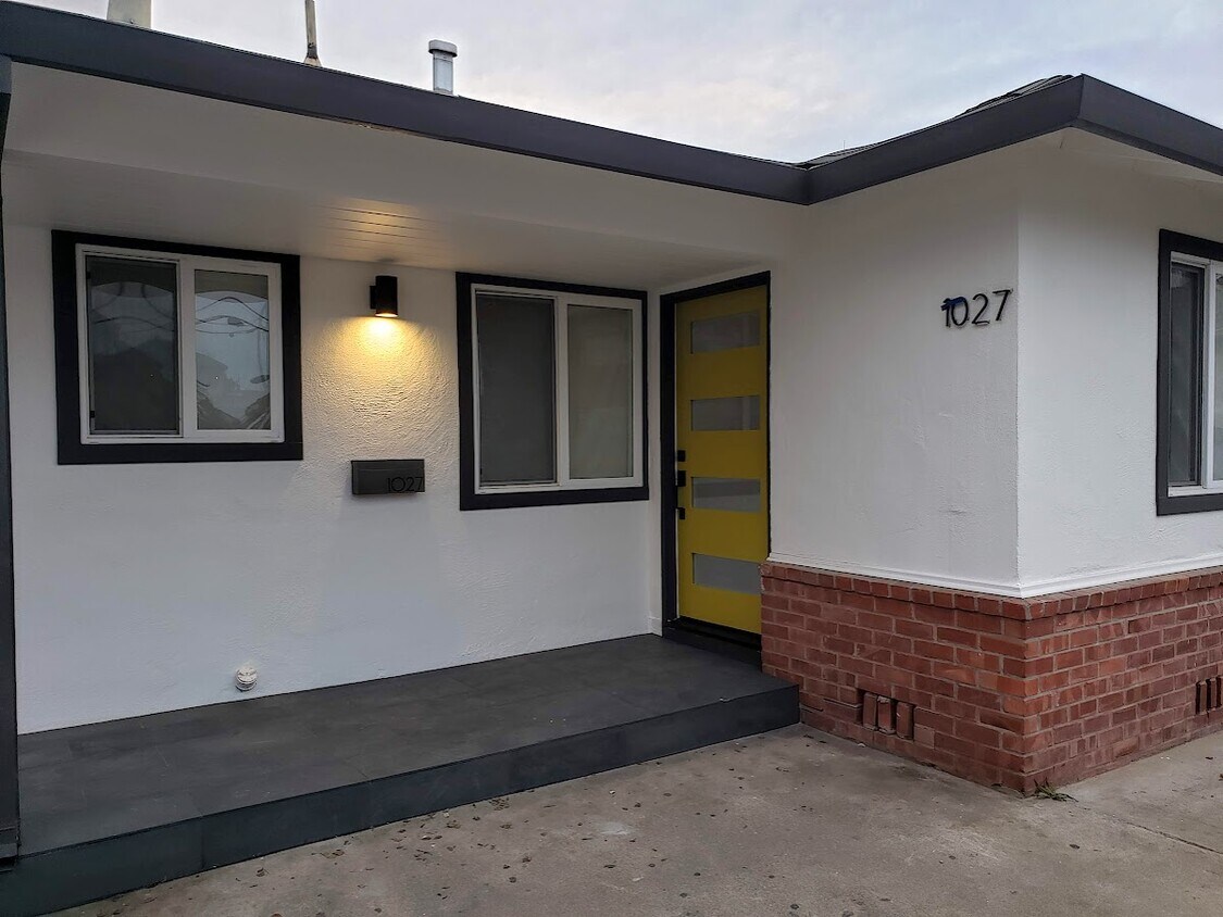 Primary Photo - 1027 Sumner St