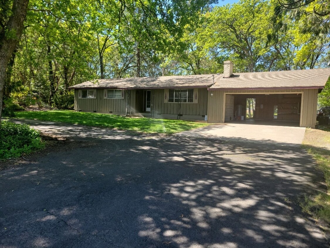 Primary Photo - Newly updated - 3 Bedroom 1.5 Bath 2 Car G...