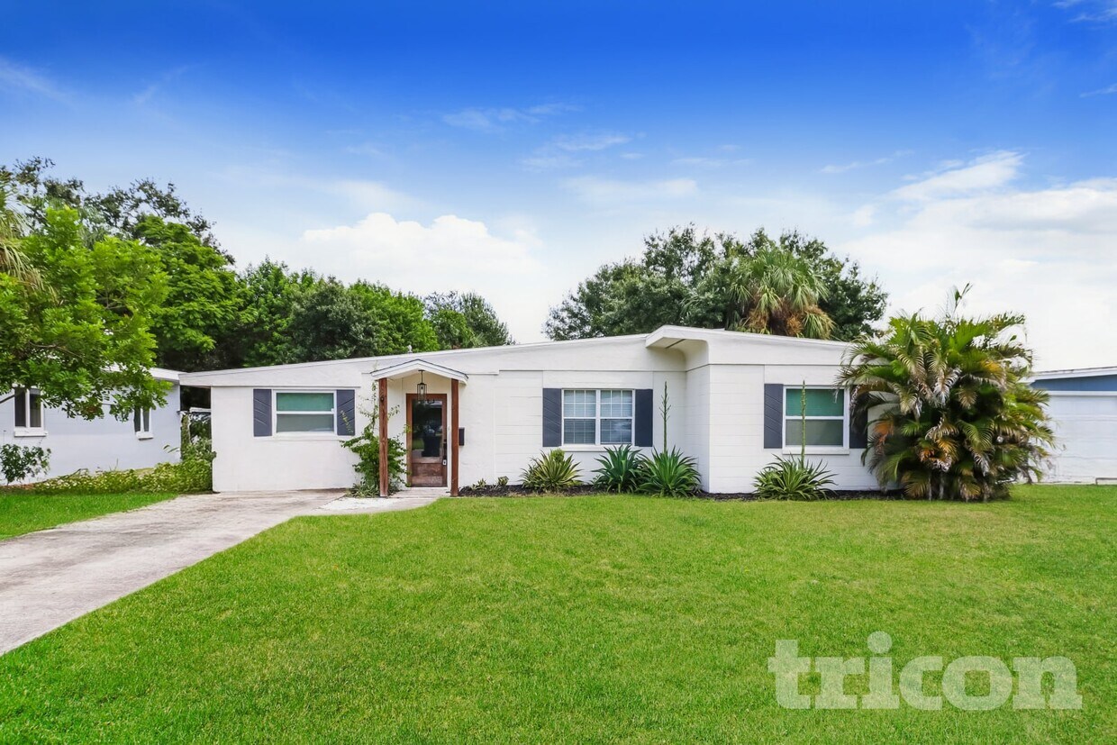 Foto principal - 5827 10th St N