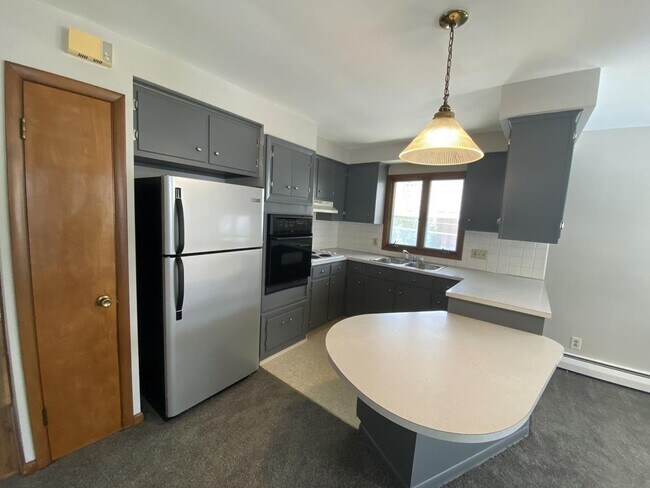 Foto del edificio - 6326 Ridge Rd