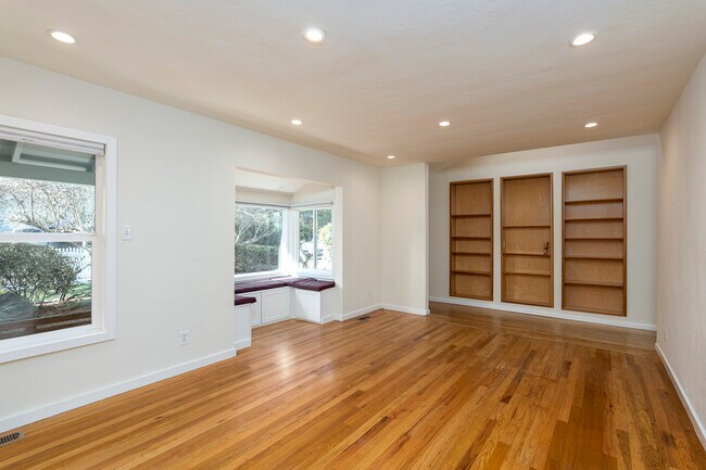 Building Photo - 373 Belmont Ave