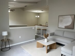 Building Photo - 844 Grand Regency Pointe