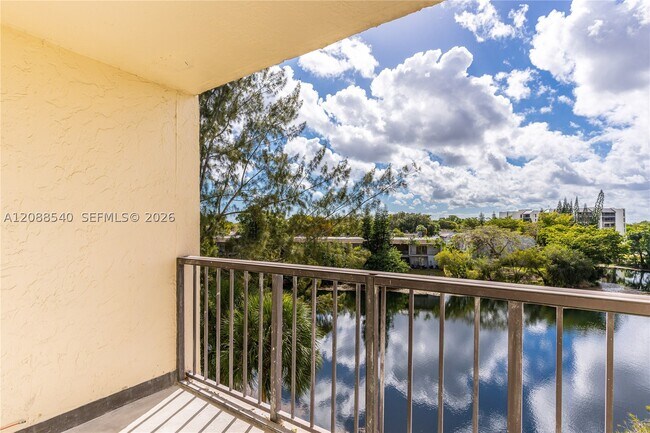 Foto del edificio - 14250 SW 62nd St