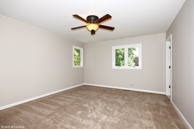 Building Photo - 12811 S Hadfield Dr