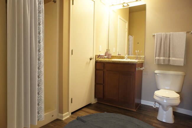 Foto del edificio - Broadway Apartments at Capitol Heights