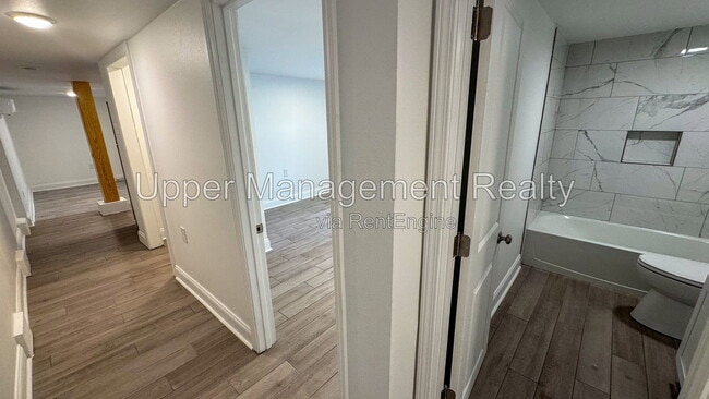Foto del edificio - 7429 Hampson St