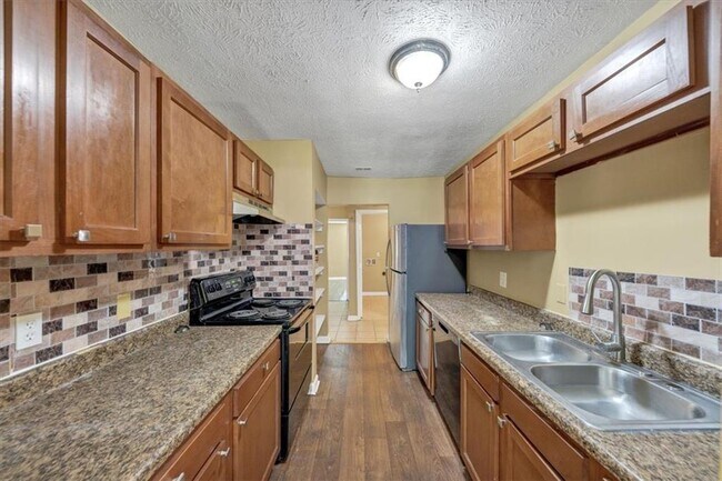 Building Photo - 3575 Oakvale Rd