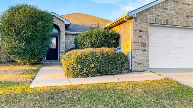 Foto del edificio - 1616 Fern Dr
