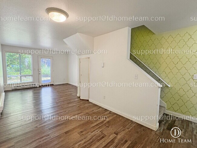 Building Photo - "Charming 2-Bedroom Townhouse Retreat in S...