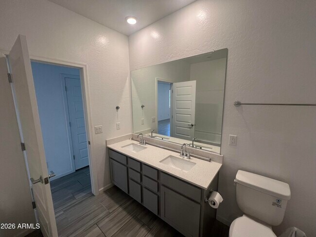Building Photo - 19 N 197th Dr