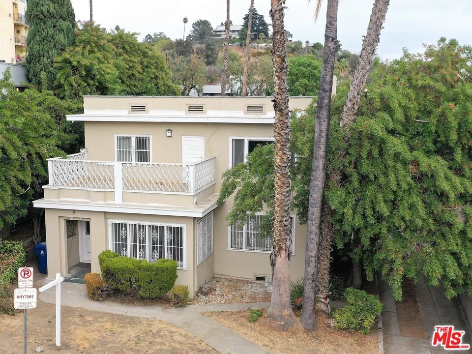 Primary Photo - 1812 N La Brea Ave