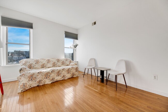 Building Photo - 1 bed 1 bath Condo