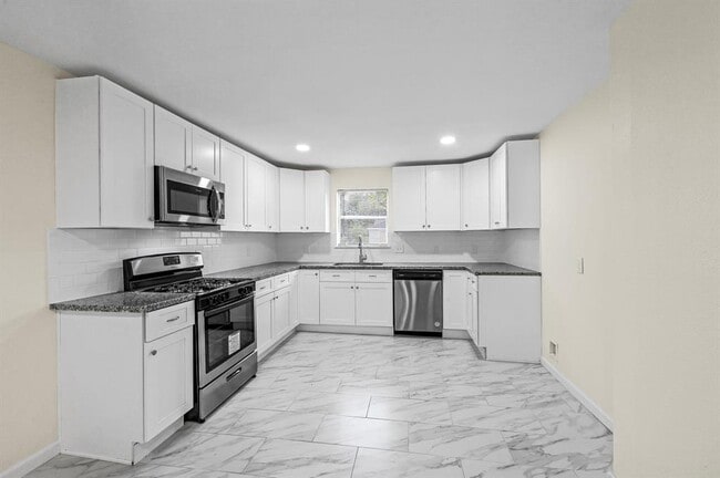 Building Photo - 1309 Norham St