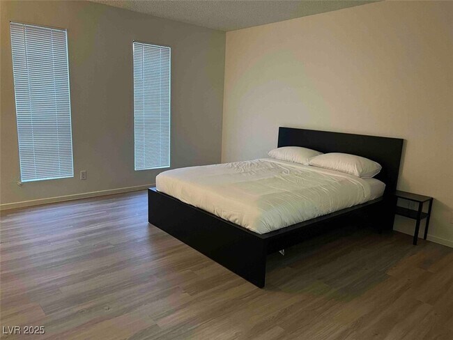 Foto del edificio - 4640 Koval Ln