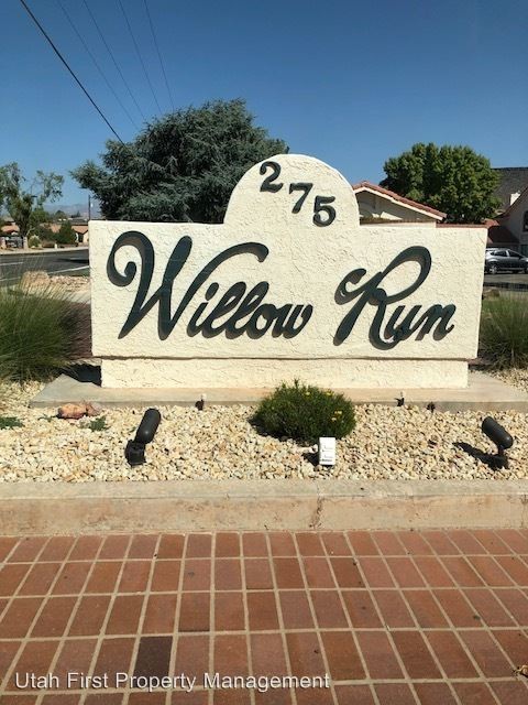 Building Photo - 3 br, 2 bath  - 275 S. Valley View Dr #65