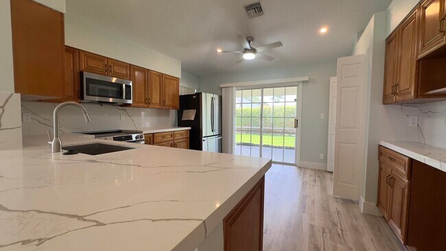 Foto del edificio - 13285 Opal Ln