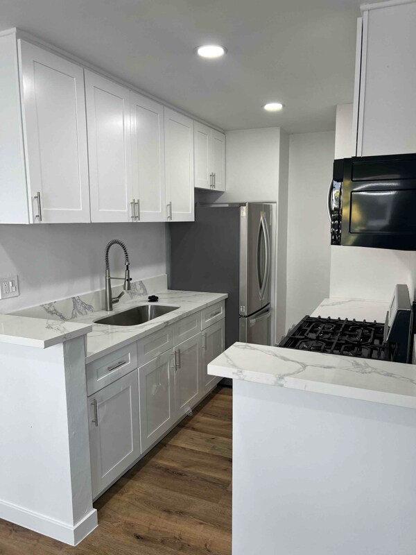 Building Photo - 3670 Greenfield Ave