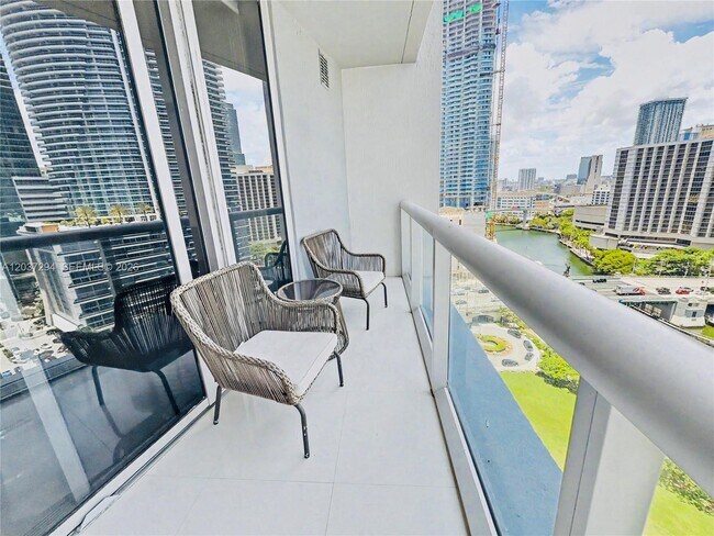 Building Photo - 475 Brickell Ave