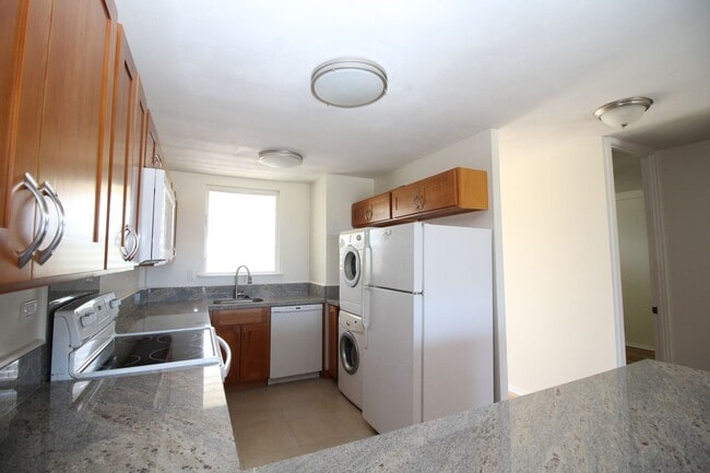 Building Photo - Live in the Heart of Kailua with Ocean Views!