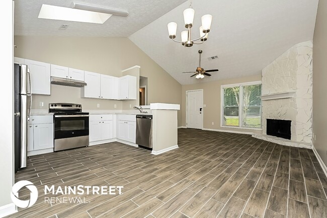 Building Photo - 402 Hawthorne Cir