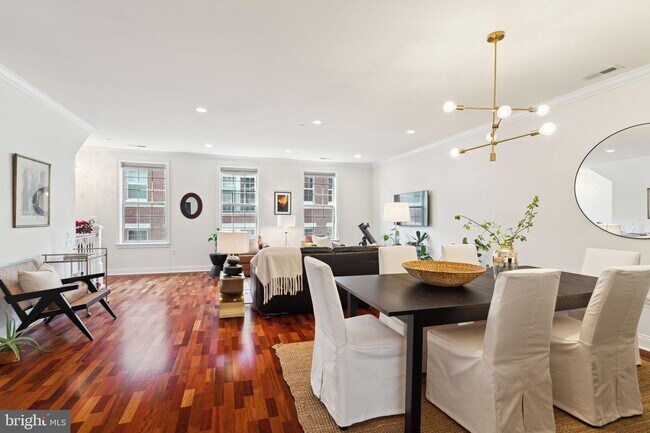 Building Photo - 210 Commodore Court