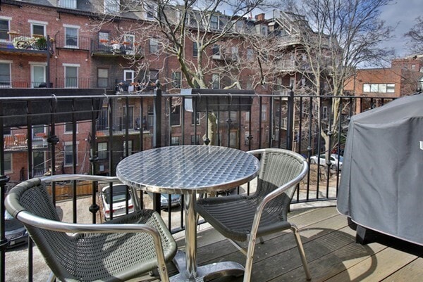 Building Photo - 208 W Springfield St