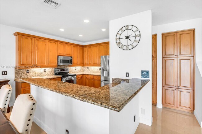 Building Photo - 663 Live Oak Ln