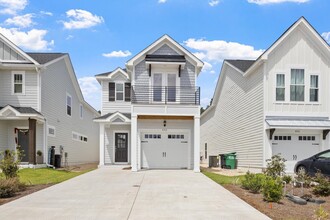 Building Photo - 450 Grand Oaks Rd