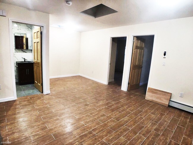 Building Photo - 4 br, 2 bath House - 1747 W 12th St