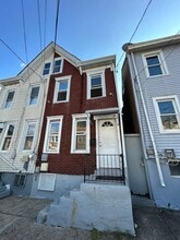 Building Photo - 39 Adeline St