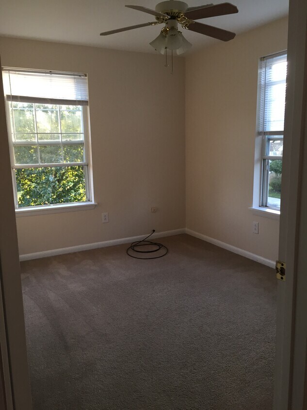 Foto principal - 166 N River Dr
