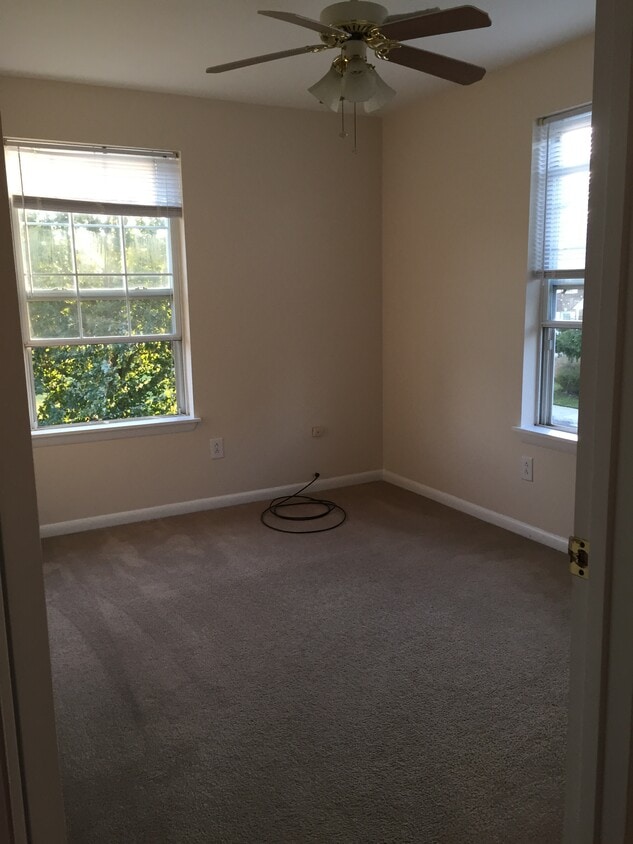 Primary Photo - 166 N River Dr