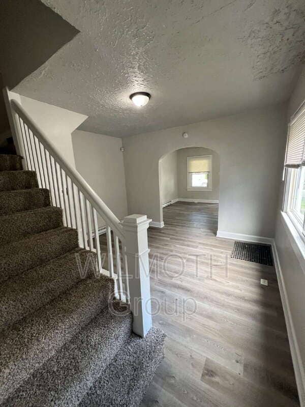 Building Photo - 923 N Drexel Ave