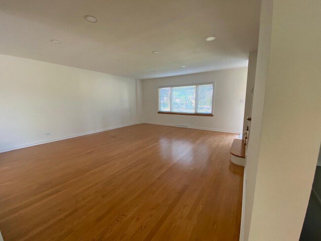 Foto del edificio - 6753 N Drake Ave