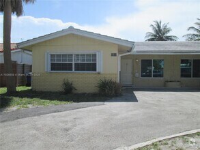 Building Photo - 4831 Bayview Dr
