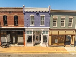 Building Photo - 102 W Green St