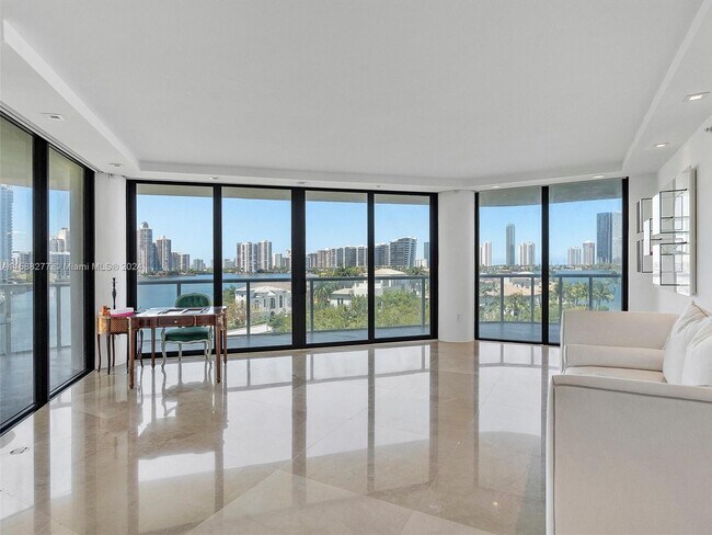 Foto del edificio - 4000 Island Blvd