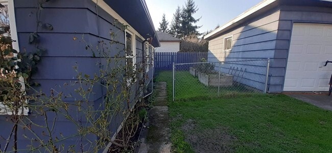 Building Photo - 2bd/1ba Seattle Home