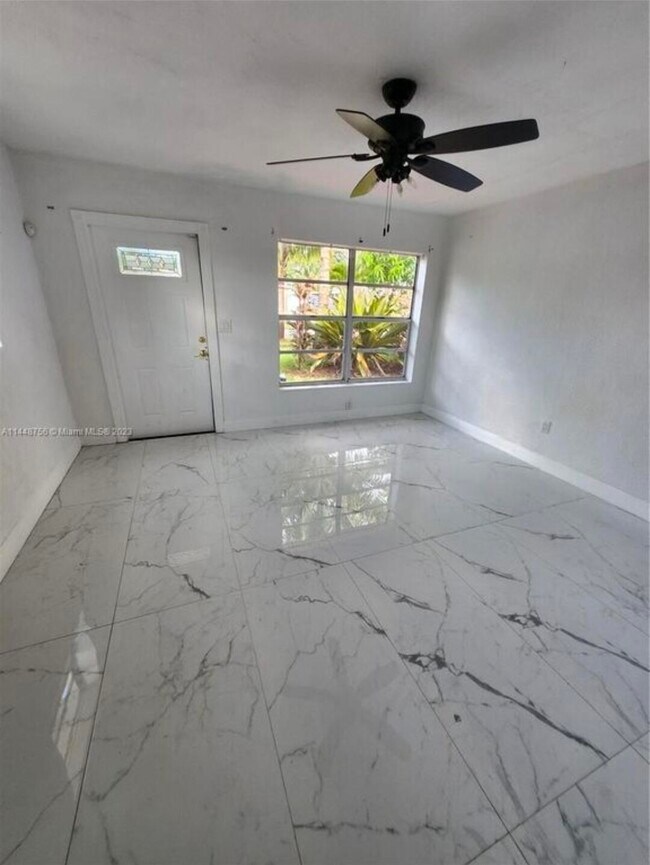 Foto del edificio - 1420 N 70th Ave